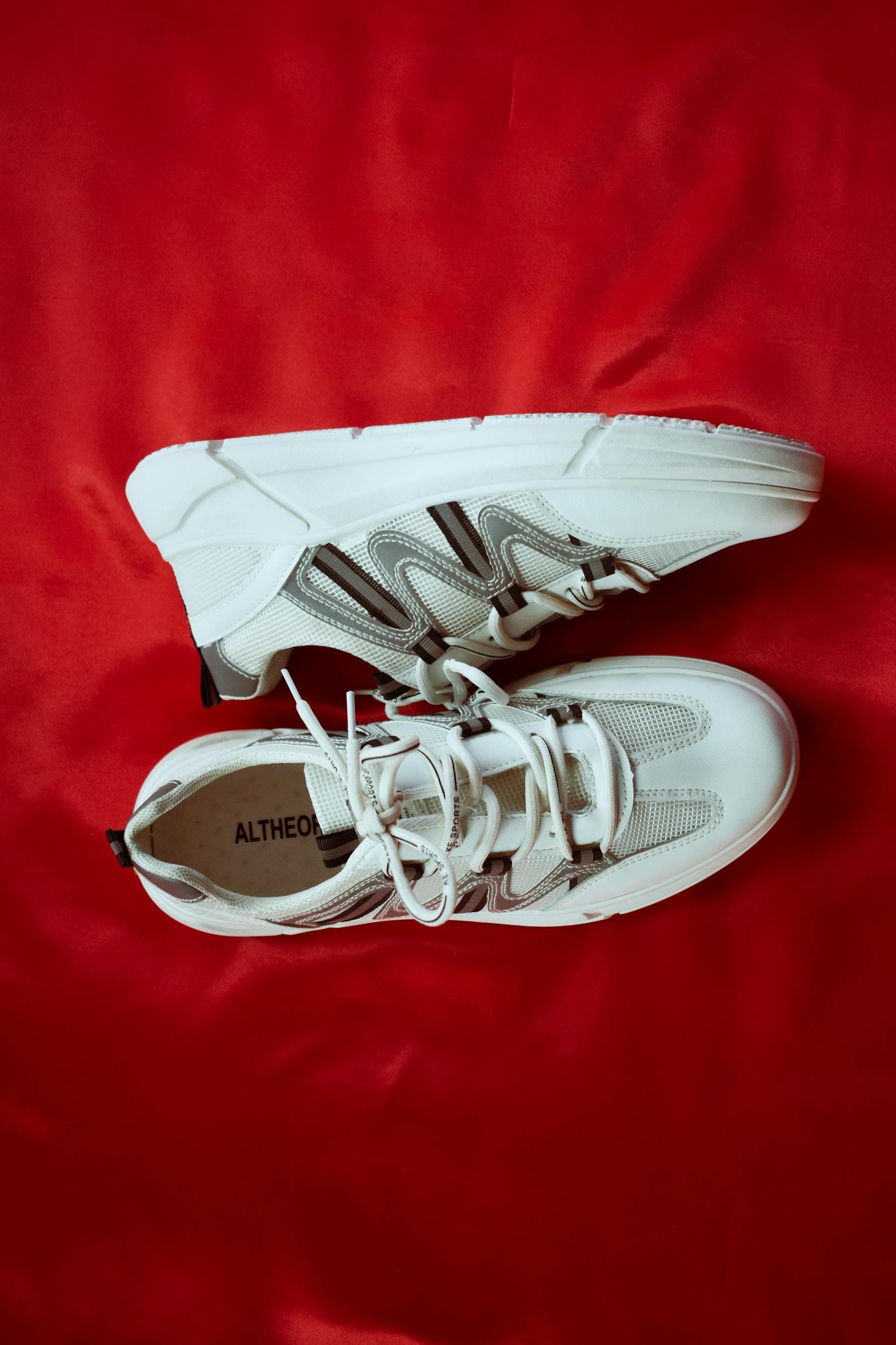 چگونه از کفش‌های خود مراقبت کنیم؟